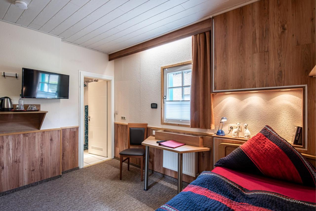 Land-Hotel Zum Schwan, Garni Weilerswist-Metternich, 3 E-Ladestationen, Naehe Phantasialand, Palmenparadies Euskirchen Buitenkant foto