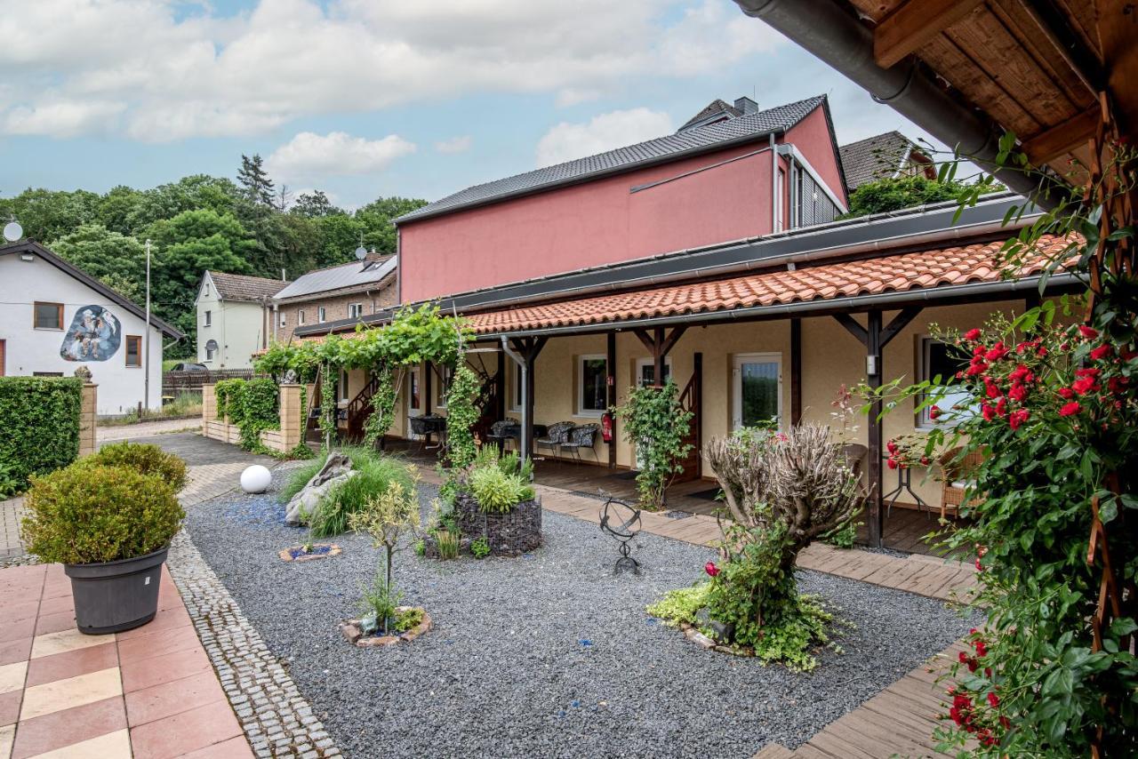 Land-Hotel Zum Schwan, Garni Weilerswist-Metternich, 3 E-Ladestationen, Naehe Phantasialand, Palmenparadies Euskirchen Buitenkant foto