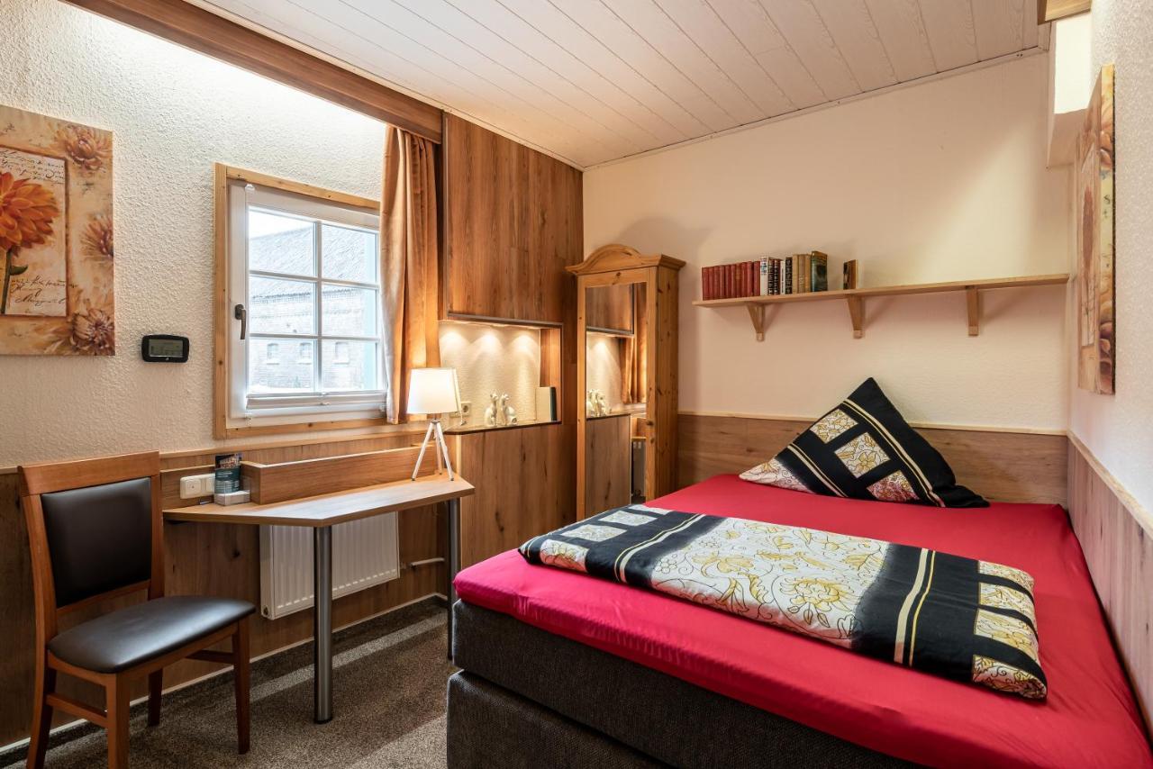 Land-Hotel Zum Schwan, Garni Weilerswist-Metternich, 3 E-Ladestationen, Naehe Phantasialand, Palmenparadies Euskirchen Buitenkant foto