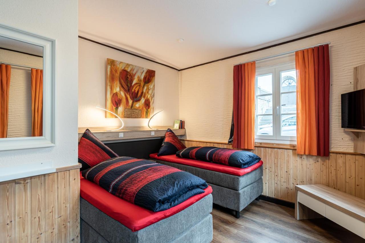 Land-Hotel Zum Schwan, Garni Weilerswist-Metternich, 3 E-Ladestationen, Naehe Phantasialand, Palmenparadies Euskirchen Buitenkant foto
