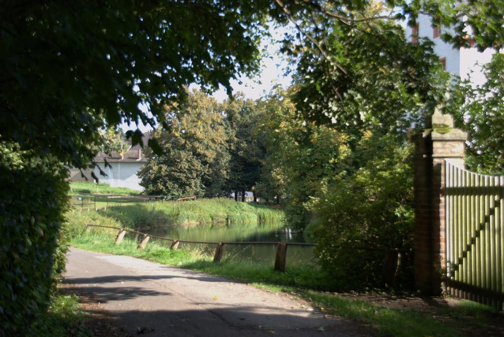 Land-Hotel Zum Schwan, Garni Weilerswist-Metternich, 3 E-Ladestationen, Naehe Phantasialand, Palmenparadies Euskirchen Buitenkant foto